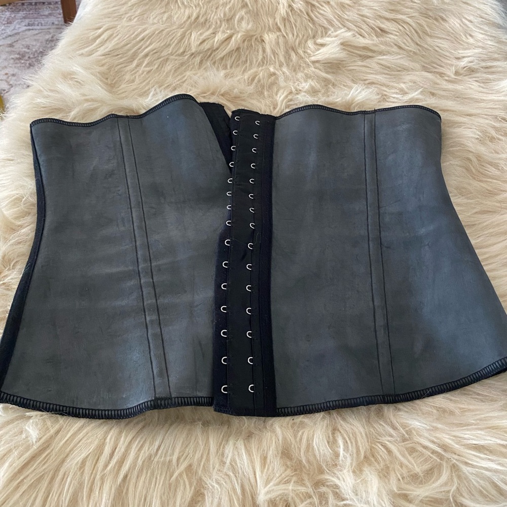 Women’s waist trainer corset size XL